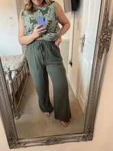Load image into Gallery viewer, Khaki linen trousers

